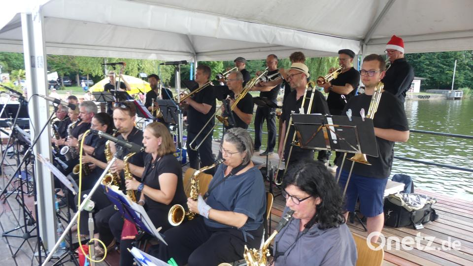 Personell verändert bestritt die Bigband ihr Jubiläumskonzert am Rußweiher Bild: Walther Hermann
