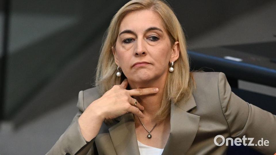 Ministerin Warken will die Pflegekassen in Milliardenhöhe entlasten. (Archivbild) Bild: Elisa Schu/dpa