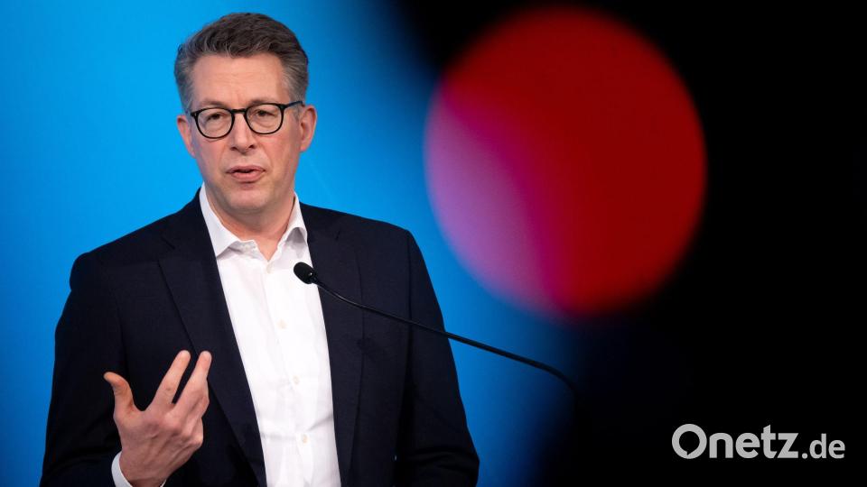 Kunstminister Markus Blume kündigt ein Zentrum für Provenienzforschung an. (Archivbild) Bild: Sven Hoppe/dpa