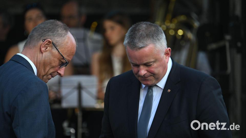 Bundeskanzler und Ministerpräsident erinnern an die Flutnacht. Bild: Boris Roessler/dpa