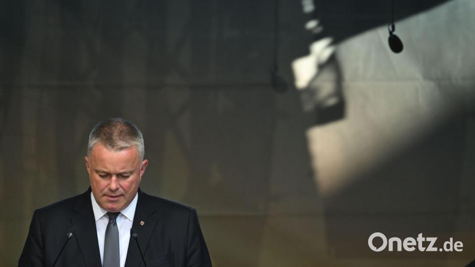 Der Staat habe in der Flutnacht versagt, sagt Ministerpräsident Schnieder. Bild: Boris Roessler/dpa