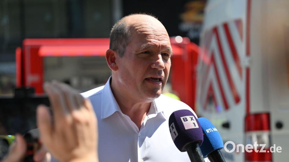 Bürgermeister Philippe Close dankte den Rettungskräften. Bild: Emile Windal/Belga/dpa