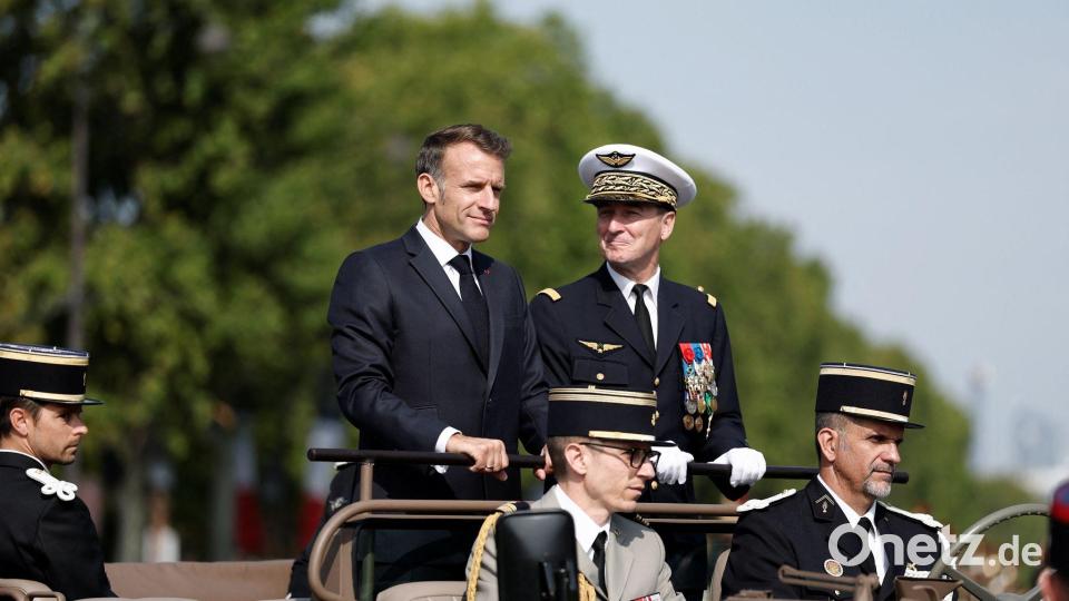 Präsident Macron nahm zum Ende seiner zweiten Amtszeit die Parade zum Nationalfeiertag zum zehnten und letzten Mal ab. Bild: Benoit Tessier/Pool Reuters via AP/dpa