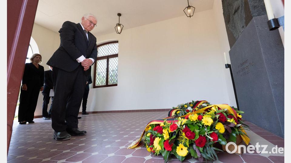 Auch das Staatsoberhaupt kommt zum Gedenken. Bild: Boris Roessler/dpa-Pool/dpa
