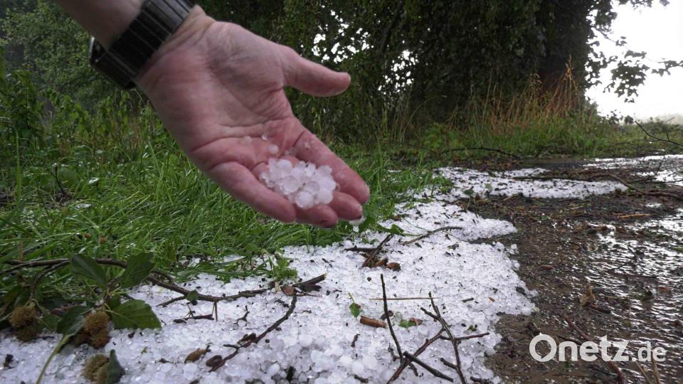 Große Hagelkörner kamen bei einem Unwetter in Mecklenburg-Vorpommern runter. Bild: Ralf Drefin/SWM DV Studio/dpa