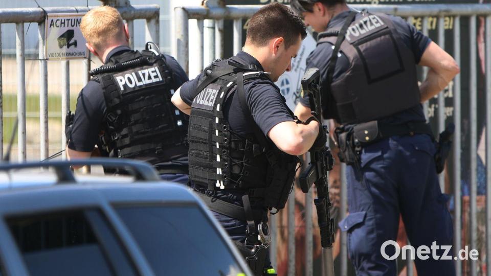Mit einem Großaufgebot hatten die Einsatzkräfte erst den Pfleger gerettet und dann den entflohenen Tiger erschossen. Archivbild: -/EHL Media/dpa