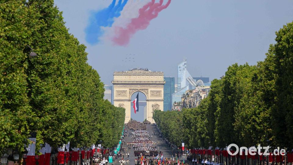 Truppen der Länder der Koalition der Willigen führten die Militärparade zum französischen Nationalfeiertag an. Bild: Ludovic Marin/AFP/dpa