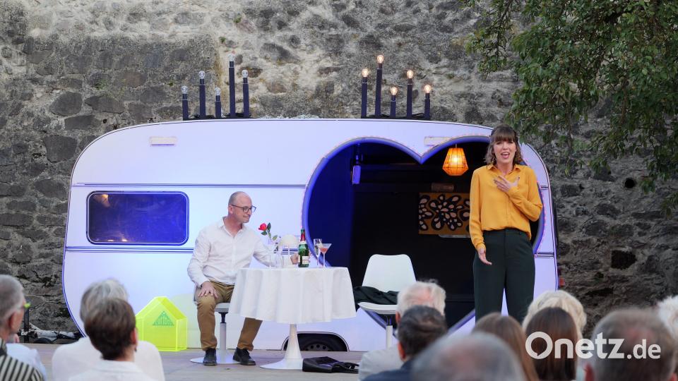 Das Ovigo-Theater hat mit dem Musical „Blind Date“ einen erfolgreichen Auftakt im Bauernmuseum Perschen gefeiert. Bild: Florian Wein