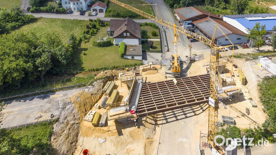 Mittlerweile sind die Widerlager an der Dieselstraßen-Brücke fertiggestellt. Bild: Thilo Hierstetter