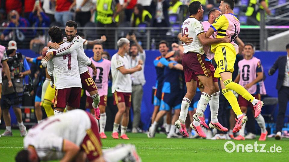 Spanien bejubelt den Finaleinzug Bild: Tom Weller/dpa