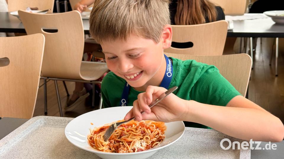 Den Abschluss der Kinder-Uni bildet ein gemeinsames Mittagessen in der Mensa. Bild: Gabi Schönberger