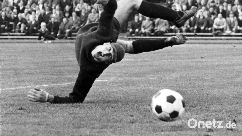 Der frühere Bundesliga-Torhüter Manfred Manglitz ist in Spanien gestorben. (Archivbild) Bild: picture alliance / dpa