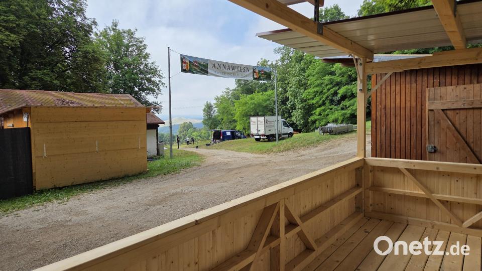 Blick aus einer neuen Bude auf die "Annawiesn" auf der Rosenberger Seite. Bild: Tobias Gräf