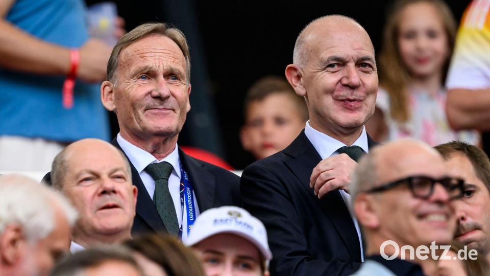 Neuendorf (r.) und Watzke (l.) sind die DFB-Verhandlungsführer bei der Bundestrainer-Suche. (Archivbild). Bild: Tom Weller/dpa
