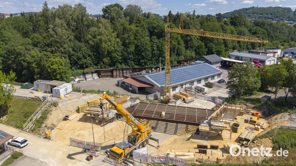 Durch den Brückenneubau bleiben Abschnitte der Dieselstraße und des Zubringers bis etwa November gesperrt. Bild: Thilo Hierstetter