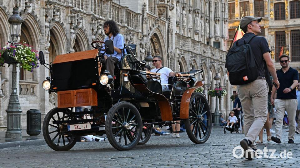 Nach anhaltender Kritik an der Nutzung von Pferden für touristische Zwecke führte Brüssel 2024 elektrische Kutschen. Bild: Michael Brandt/dpa