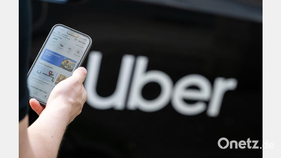 Der Fahrdienst Uber stimmt seine Kunden in Argentinien auf humorvolle Weise auf das WM-Halbfinale gegen England ein. (Archivbild) Bild: Sebastian Gollnow/dpa