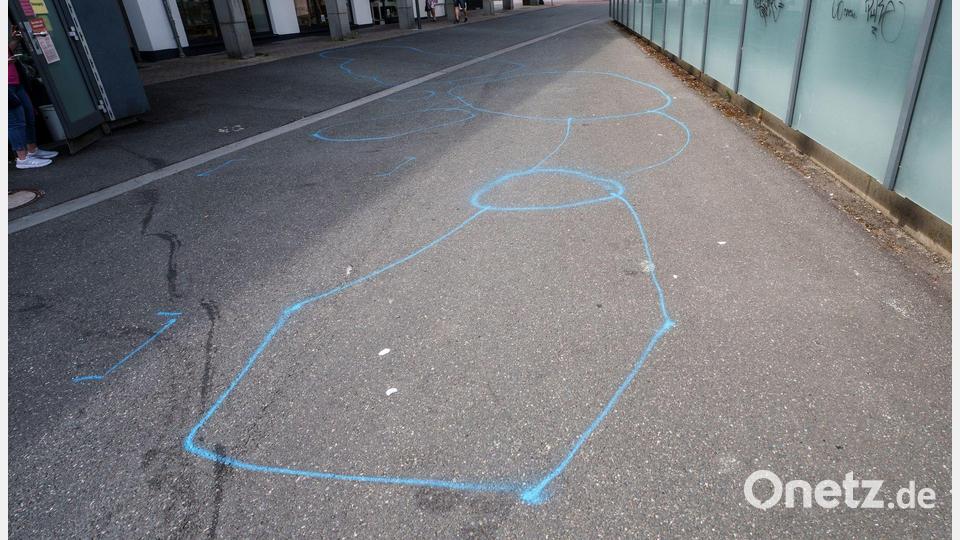 Am nächsten Tag waren noch einige Markierungen am Boden zu sehen. Bild: Andreas Arnold/dpa
