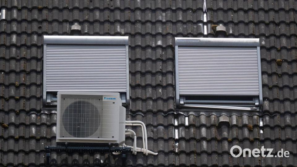 Split-Klimaanlagen verfügen über eine Außen- und eine Inneneinheit. Bild: Marijan Murat/dpa