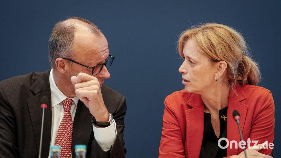 Der Kanzler stellt sich hinter Sparpläne der Familienministerin beim staatlichen Unterhaltsvorschuss - kündigt aber weitere Gespräche an. (Archivbild) Bild: Kay Nietfeld/dpa