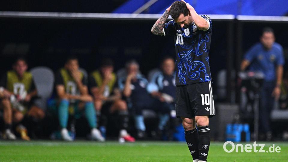 Lionel Messi ärgert sich nach dem Gegentreffer. Bild: Tom Weller/dpa