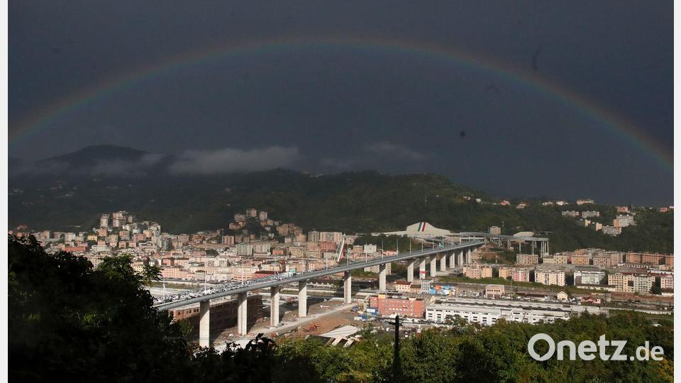 Inzwischen steht an der alten Stelle eine neue Brücke. (Archivbild) Bild: Antonio Calanni/AP/dpa