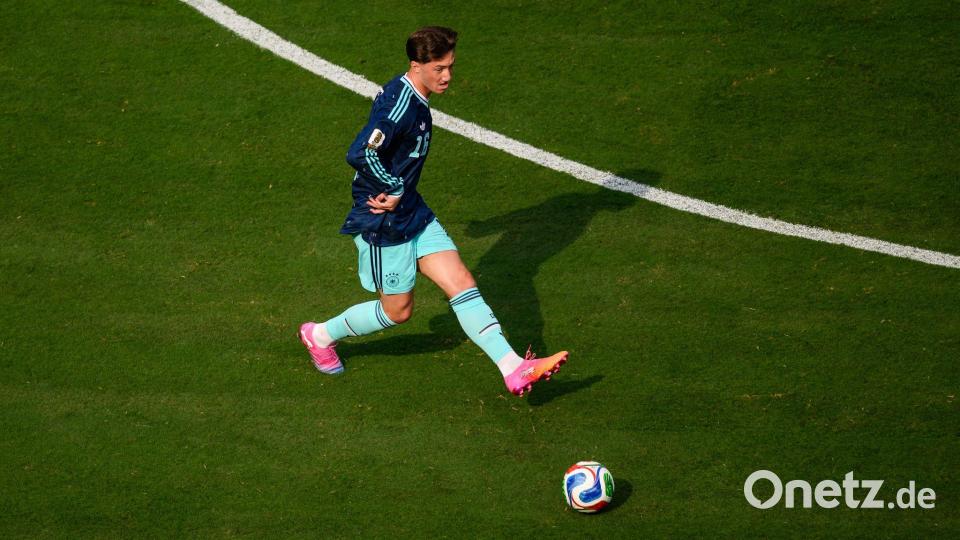 Steigt erst mit Verspätung in die Vorbereitung ein: Nationalspieler Angelo Stiller. (Archivbild) Bild: Tom Weller/dpa