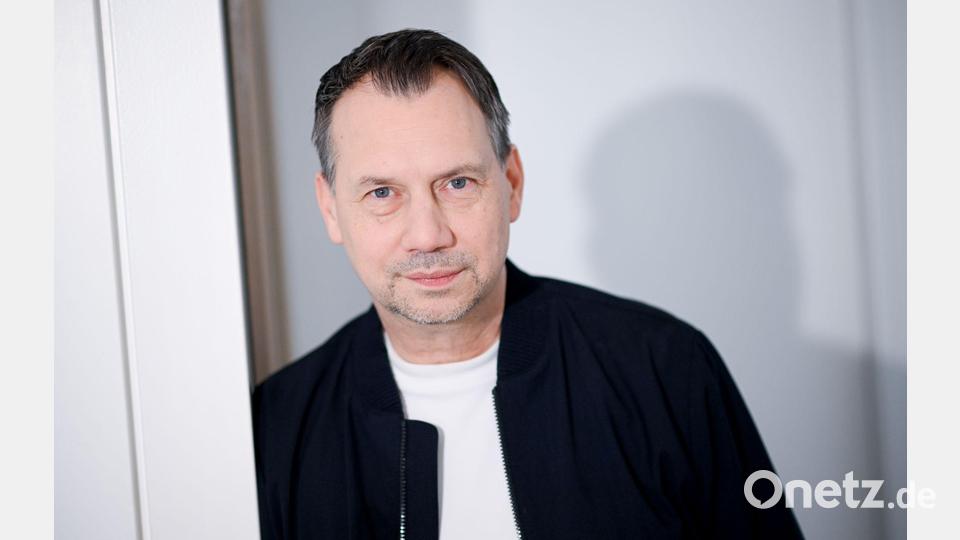 Thriller-Autor Sebastian Fitzek hat eine Gastrolle in „Gute Zeiten, schlechte Zeiten“ bekommen, spielt aber sich selbst. (Archivbild) Bild: Britta Pedersen/dpa