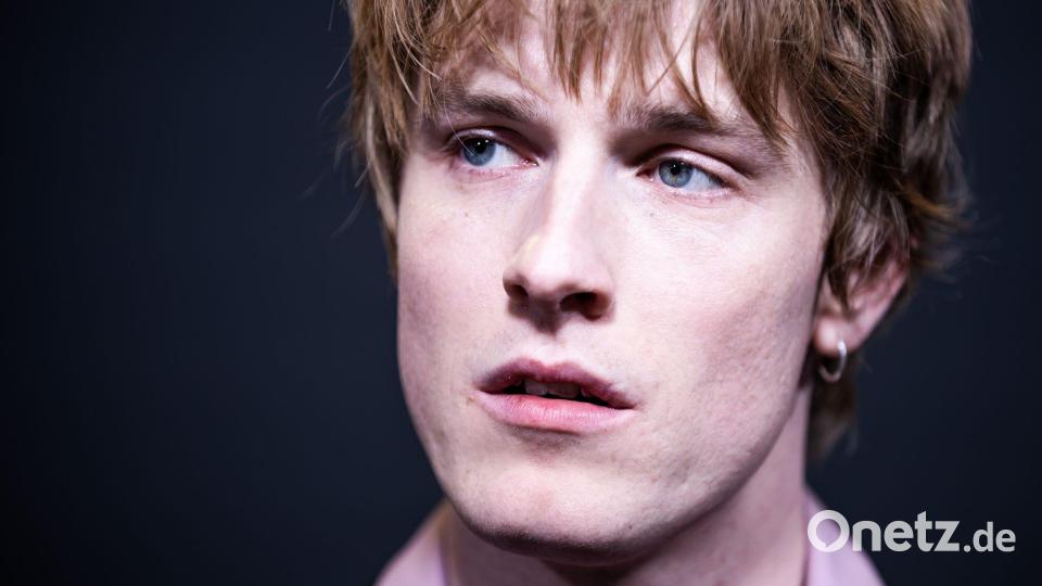 Louis Hofmann („Dark“) spielt eine Hauptrolle im Drama „23 000“ auf Netflix. (Archivbild) Bild: Christoph Soeder/dpa