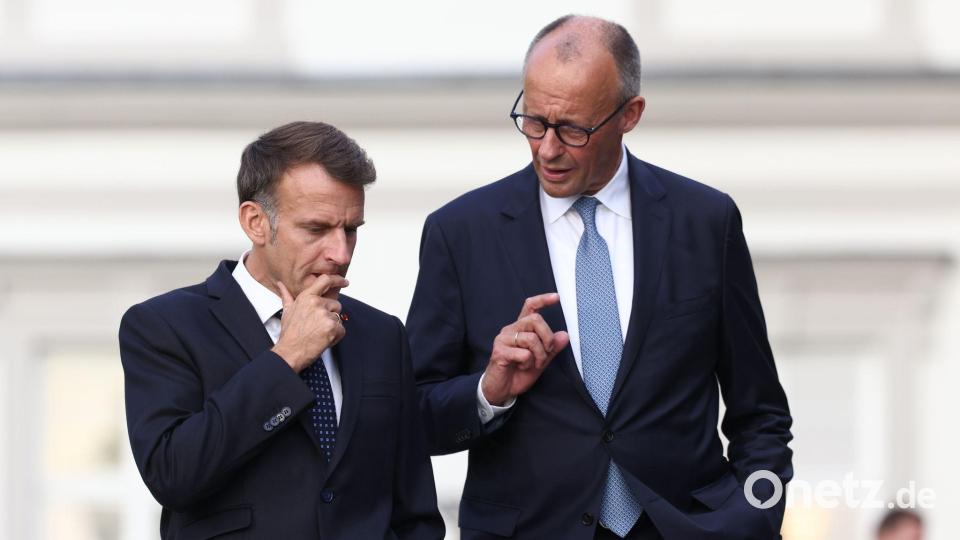 Merz begrüßt Macron zum Deutsch-Französischen Ministerrat in Bergisch Gladbach Bild: Rolf Vennenbernd/dpa