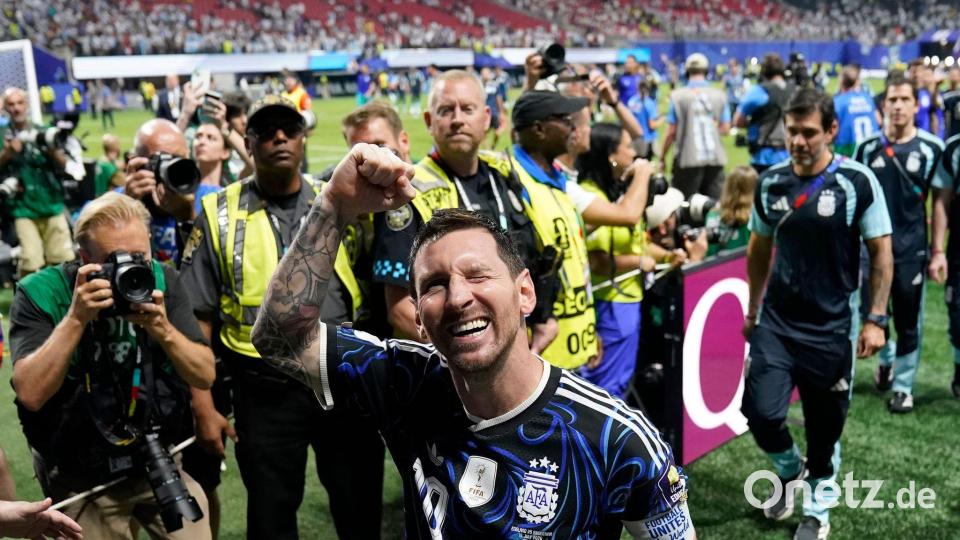 Lionel Messi lässt sich feiern. Bild: Jacob Kupferman/AP/dpa