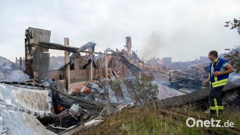 Ein Mitarbeiter wurde den Angaben nach durch Rauchgase verletzt. Bild: Stefan Puchner/dpa