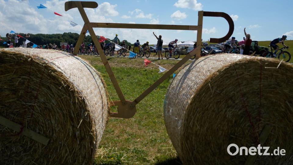 Tour de France: Hauptfeld auf der 13. Etappe von Dole nach Belfort Bild: Mosa'ab Elshamy/AP/dpa