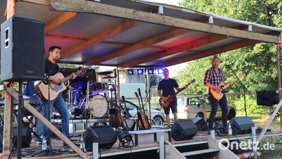 Die "Coasters" spielen zum Auftakt der ersten Serenade in Windischeschenbach. Bild: wrt