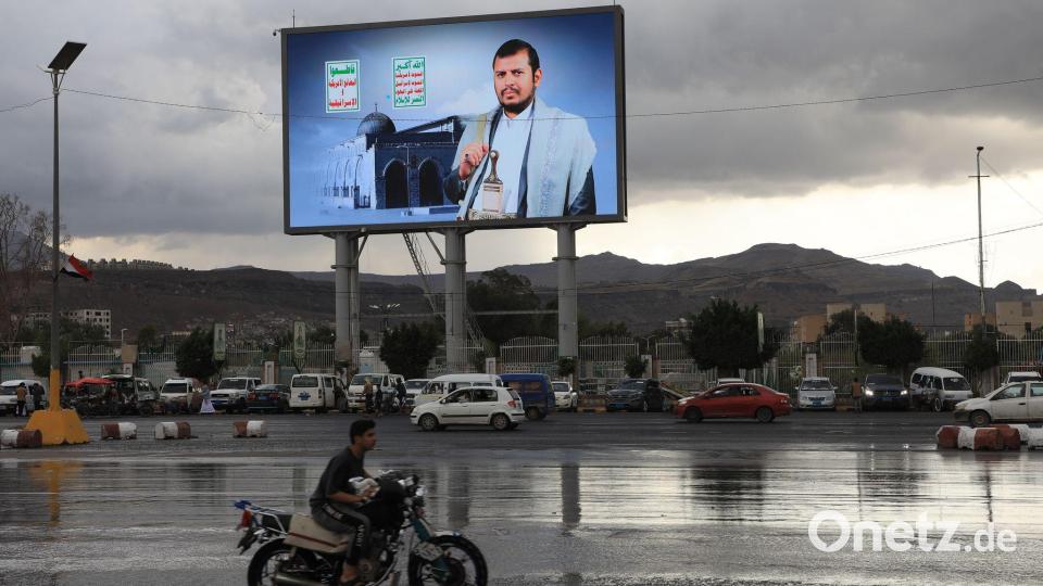 Erst am Donnerstag hatte der Führer der Huthi, Abdel Malik al-Huthi, neue Drohungen gegenüber Saudi-Arabien ausgesprochen. (Archivbild) Bild: Osamah Abdulrahman/AP/dpa