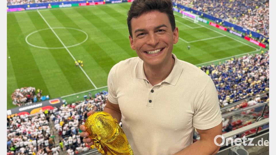 Das ist übrigens nicht der echte WM-Pokal, der wird nämlich streng verwahrt. Bild: Privat