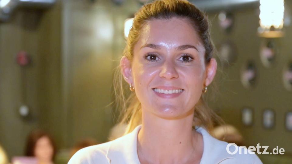 Anita Erdmann gibt Frisierkurse für Väter. Bild: Malin Wunderlich/dpa
