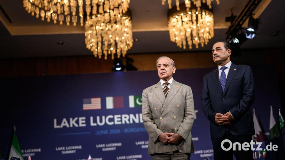 Pakistans Premier Shehbaz Sharif und der mächtige Armeechef Asim Munir hatten in den vergangenen Monaten eine wichtige Vermittlerrolle im Iran-Krieg gespielt. (Archivbild) Bild: Fabrice Coffrini/KEYSTONE/Pool AFP/dpa