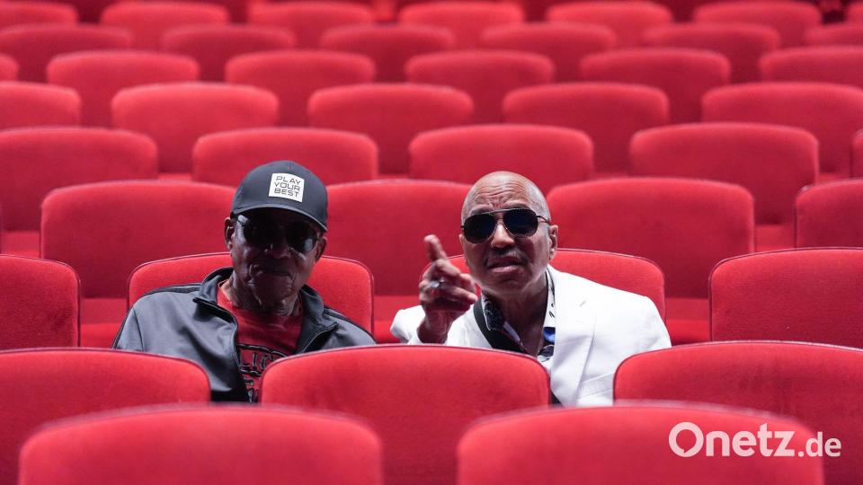 Marlon und Jackie waren sehr angetan vom Musical „MJ“. Bild: Marcus Brandt/dpa