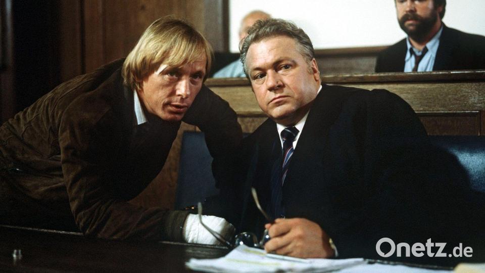 Claus Theo Gärtner (links) als Privatdetektiv Matula und sein erster sogenannter Dienstherr in der ZDF-Krimiserie „Ein Fall für zwei“, Günter Strack als Rechtsanwalt Dr. Renz. (Archivbild) Bild: Jörg Schmitt/dpa