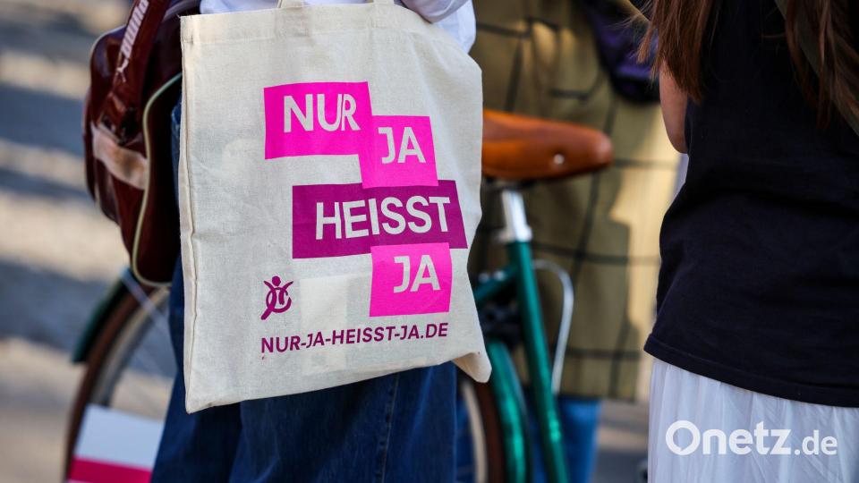Die Debatte um eine mögliche Verschärfung des Sexualstrafrechts wird teils sehr emotional geführt. (Symbolbild) Bild: Christoph Reichwein/dpa