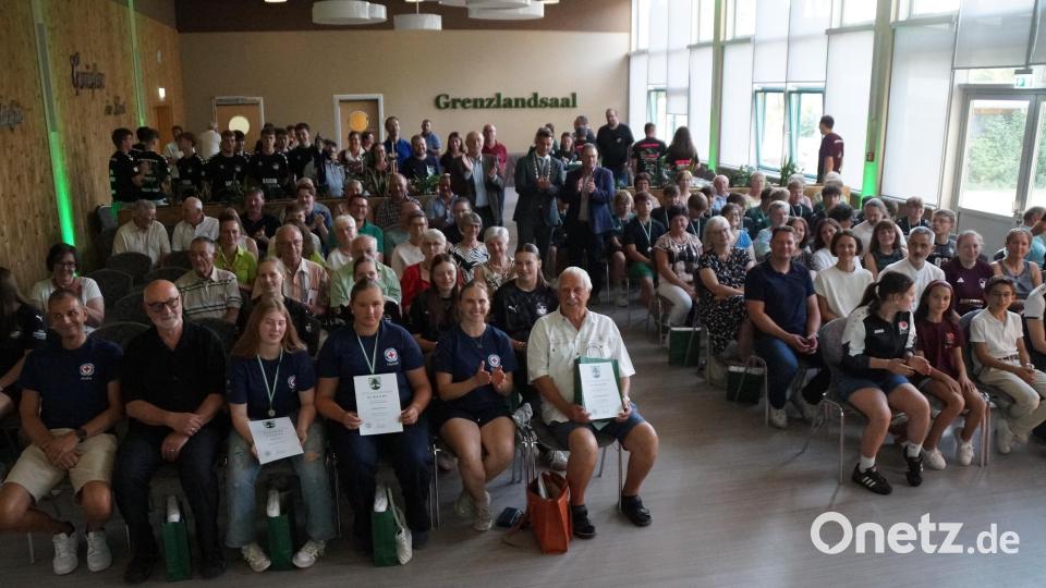 Viele Vereine aus Sport, Musik und Kultur wurden beim Ehrenabend der Stadt ausgezeichnet Bild: Elfriede Weiß