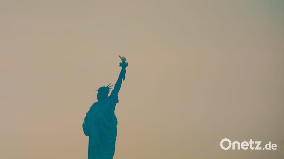 Dicke Rauchschwaden zogen durch die Millionenmetropole. Bild: Ryan Murphy/FR172324 AP/AP/dpa