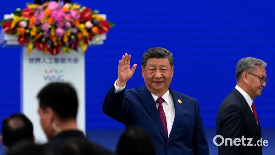 Chinas Staatschef Xi sprach erstmals bei der Welt-KI-Konferenz. Bild: Ng Han Guan/AP Pool/AP/dpa