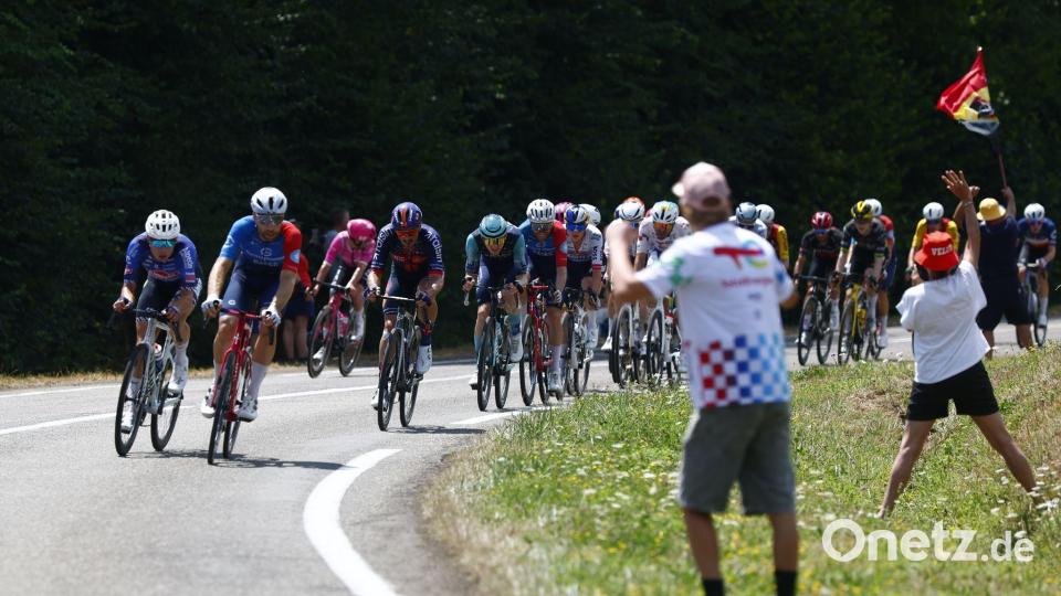 Radprofis auf der 13. Etappe der Tour de France. Bild: Pool Luca Bettini/Belga/dpa