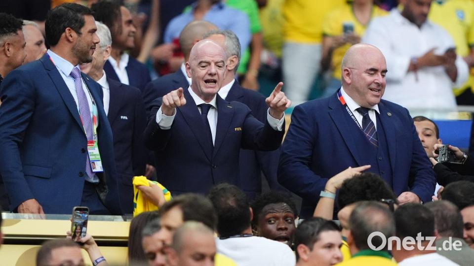 Infantino zelebriert seine Besuche bei den WM-Spielen. (Archivibild) Bild: Andrew Milligan/PA Wire/dpa