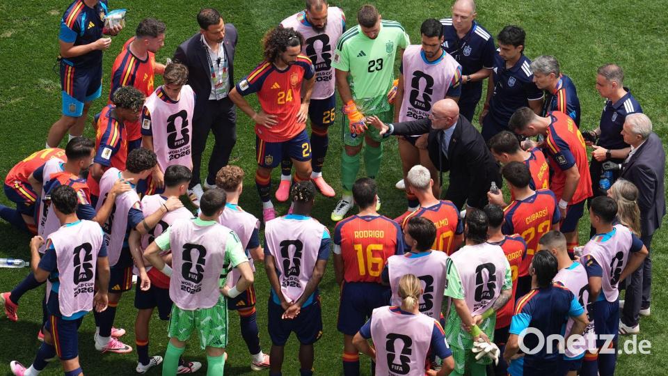 Die Trinkpausen waren willkommen bei den meisten Trainern und verhasst bei den WM-Fans. (Archivfoto) Bild: Marcio Sanchez/AP/dpa