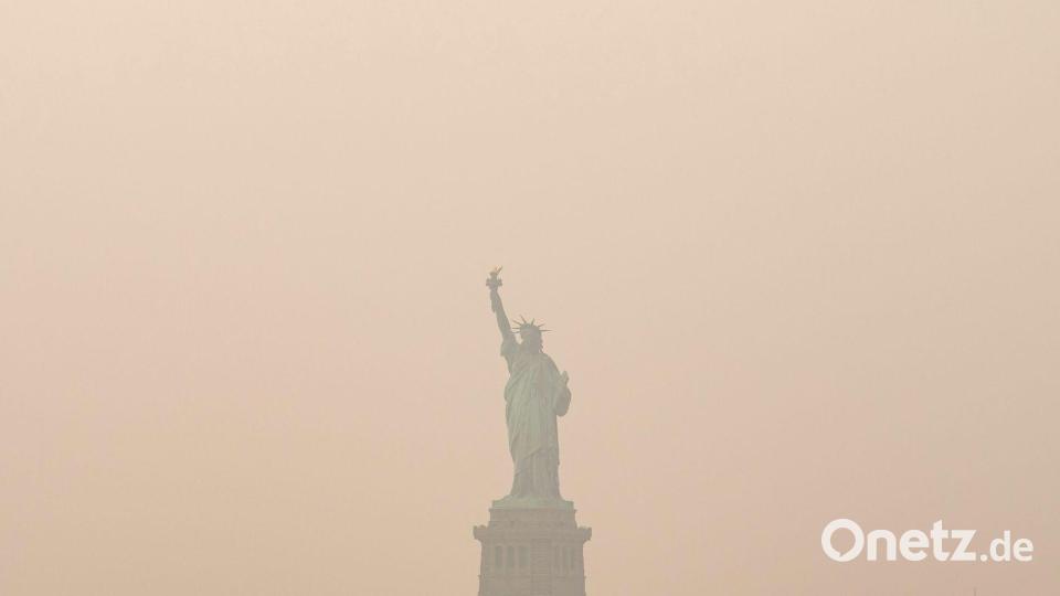Mehrere Großstädte wie New York sind in Rauch gehüllt. Bild: Yuki Iwamura/AP/dpa
