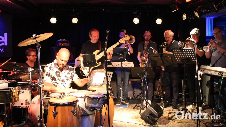"Hot Cargo" bei ihrem "Kultur im Kasten"-Auftritt im "Bistrot Paris". Bild: Sven Heimburger