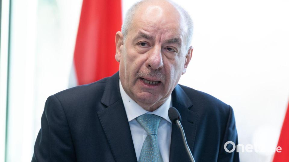 Ungarns Staatspräsident Tamas Sulyok macht den Weg frei für Verfassungsänderungen, die seine Absetzung beinhalten Bild: Sebastian Kahnert/dpa